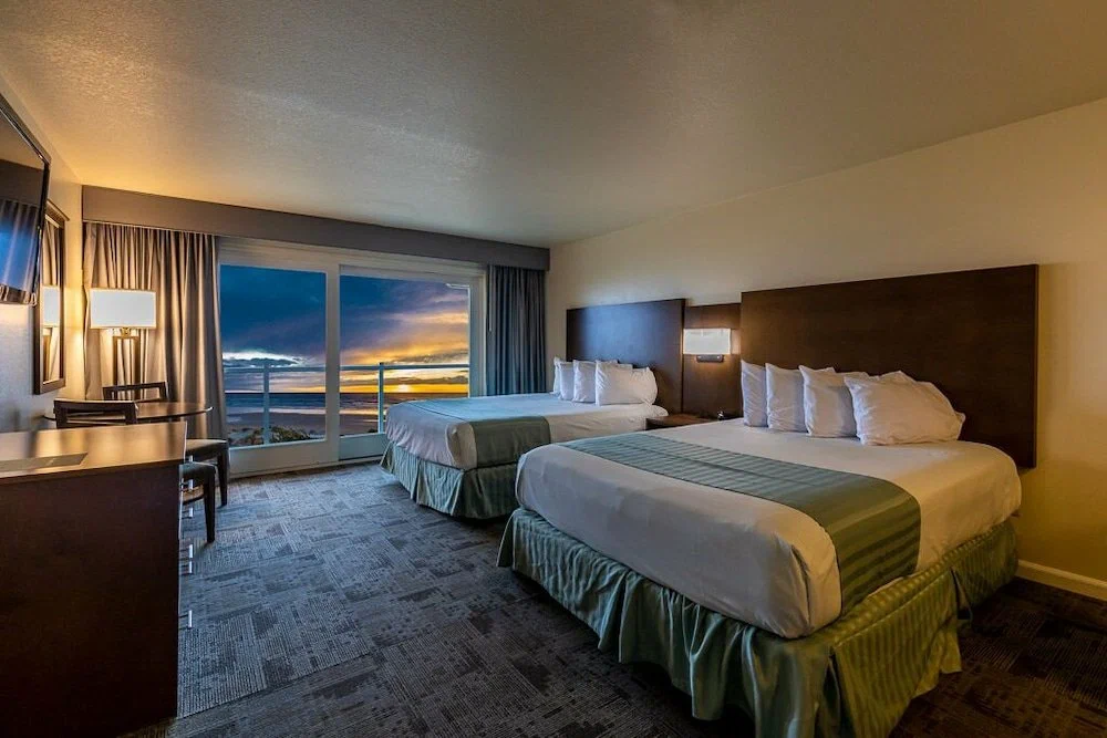 Hotel & Resort Booking